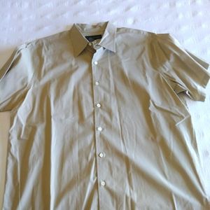 Banana Republic Short Sleeve Button Up in Cream/tan